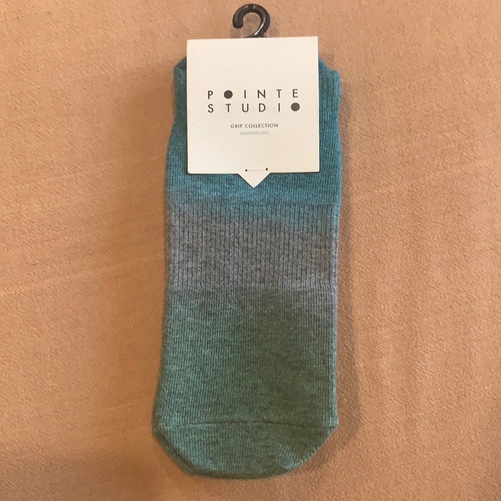 Pointe Studio Grip Socks NWT M/L